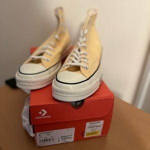 Yellow platform Converse (New)